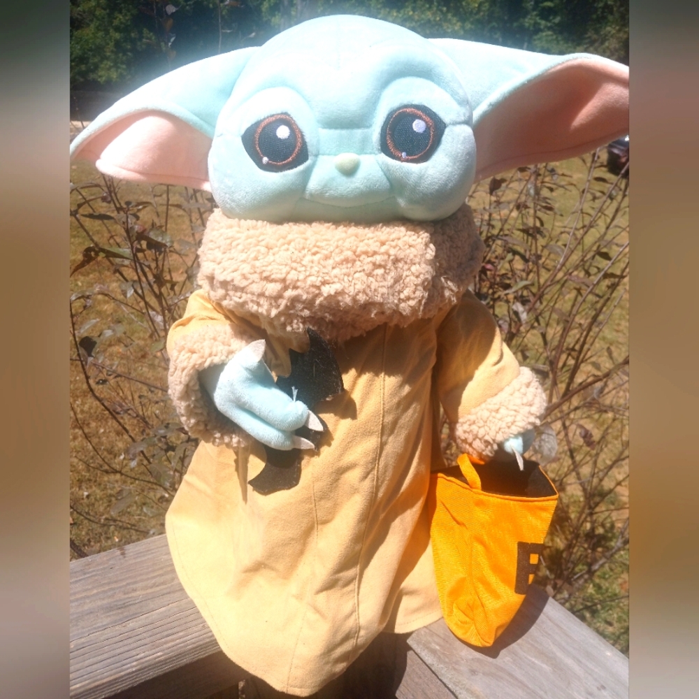 Star Wars The Child (Grogu/Baby Yoda) Halloween Greeter plush 22.5x9.6x17.72